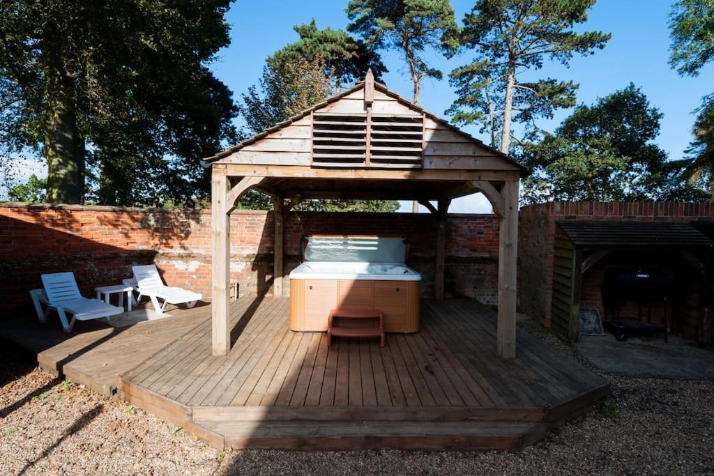 Firs Sleeps 15 Stunning Country House With Hot Tub Sudbourne المظهر الخارجي الصورة
